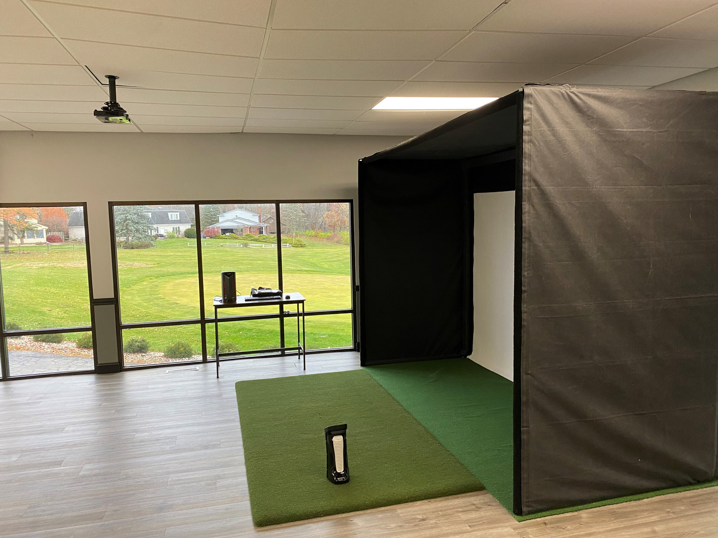 CUSTOM INSTALLED IN-HOME GOLF SIMULATOR